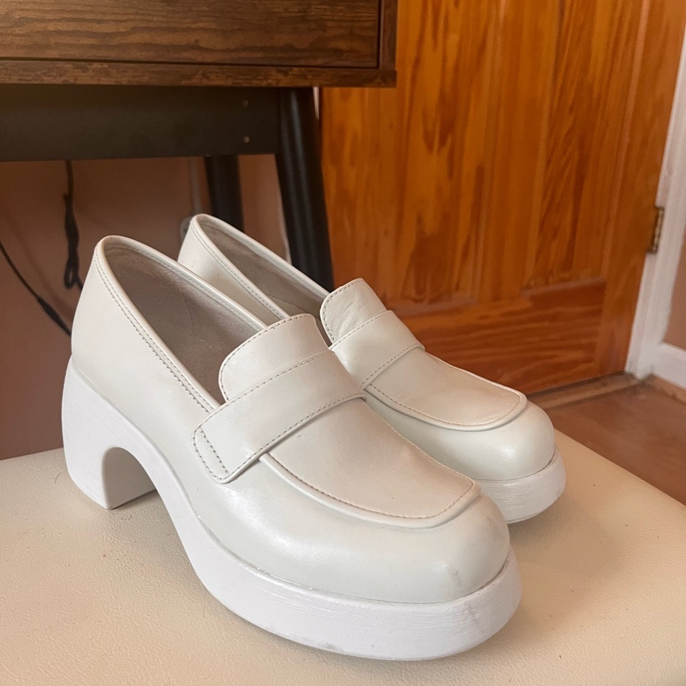 CAMPER THELMA WHITE CHUNKY HEEL